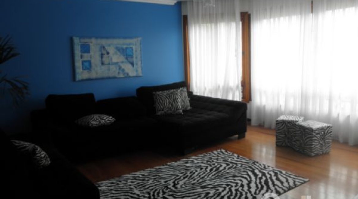 Casa à venda com 350m², 3 dormitórios, 1 suíte, 4 vagas, no bairro Ipanema em Porto Alegre