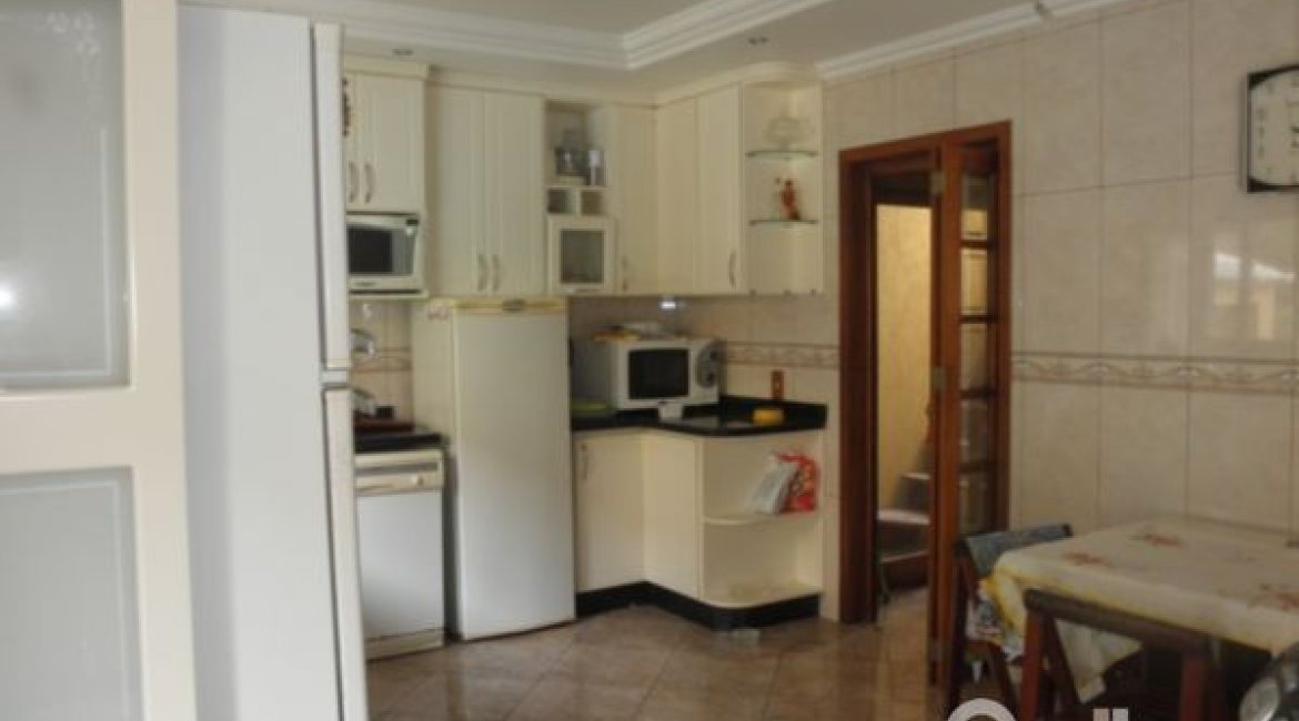 Casa à venda com 350m², 3 dormitórios, 1 suíte, 4 vagas, no bairro Ipanema em Porto Alegre