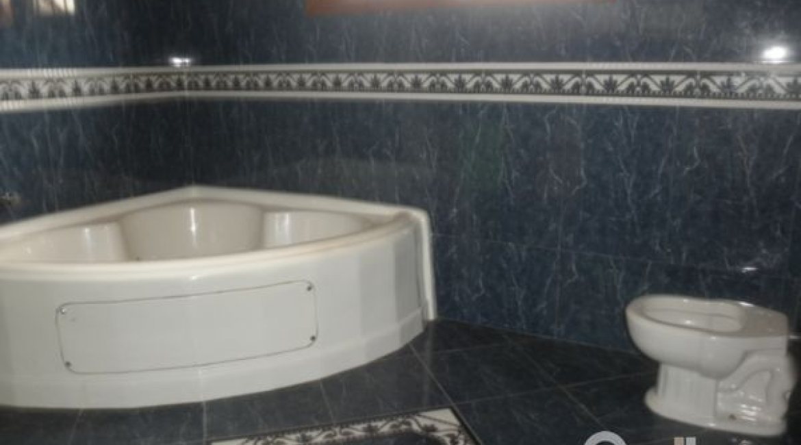 Casa à venda com 350m², 3 dormitórios, 1 suíte, 4 vagas, no bairro Ipanema em Porto Alegre