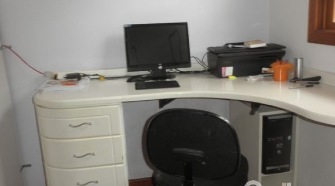 Casa à venda com 350m², 3 dormitórios, 1 suíte, 4 vagas, no bairro Ipanema em Porto Alegre