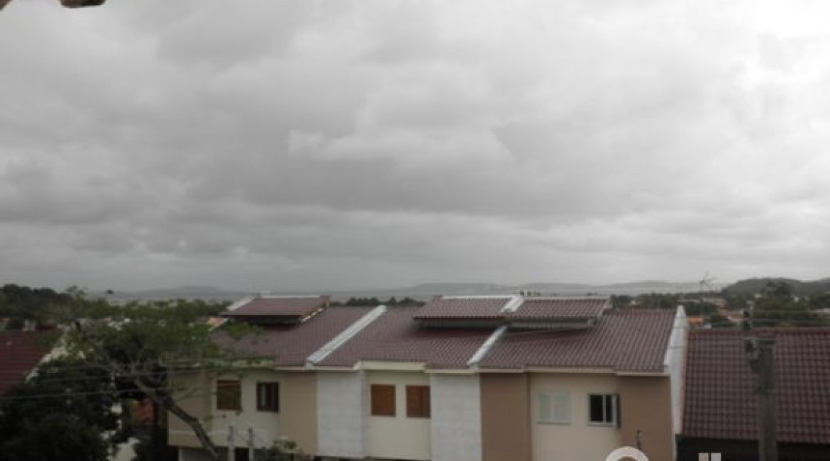 Casa à venda com 350m², 3 dormitórios, 1 suíte, 4 vagas, no bairro Ipanema em Porto Alegre