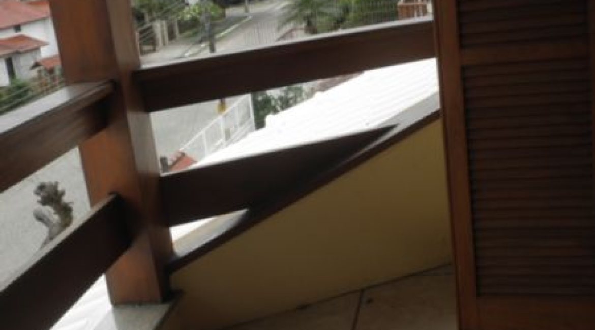 Casa à venda com 350m², 3 dormitórios, 1 suíte, 4 vagas, no bairro Ipanema em Porto Alegre