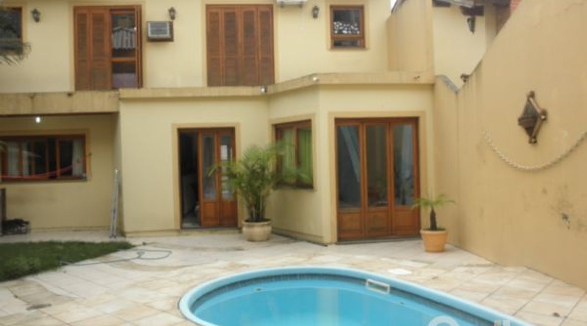 Casa à venda com 350m², 3 dormitórios, 1 suíte, 4 vagas, no bairro Ipanema em Porto Alegre