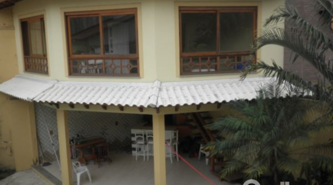 Casa à venda com 350m², 3 dormitórios, 1 suíte, 4 vagas, no bairro Ipanema em Porto Alegre