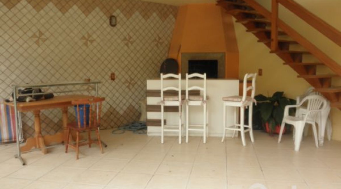 Casa à venda com 350m², 3 dormitórios, 1 suíte, 4 vagas, no bairro Ipanema em Porto Alegre