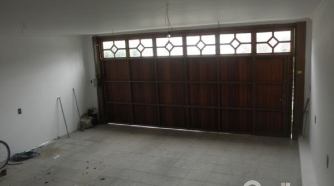 Casa à venda com 350m², 3 dormitórios, 1 suíte, 4 vagas, no bairro Ipanema em Porto Alegre