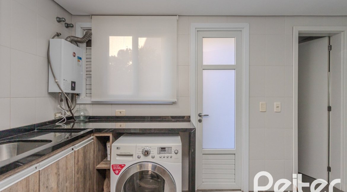 Apartamento à venda com 274m², 3 dormitórios, 3 suítes, 3 vagas, no bairro Cristal em Porto Alegre