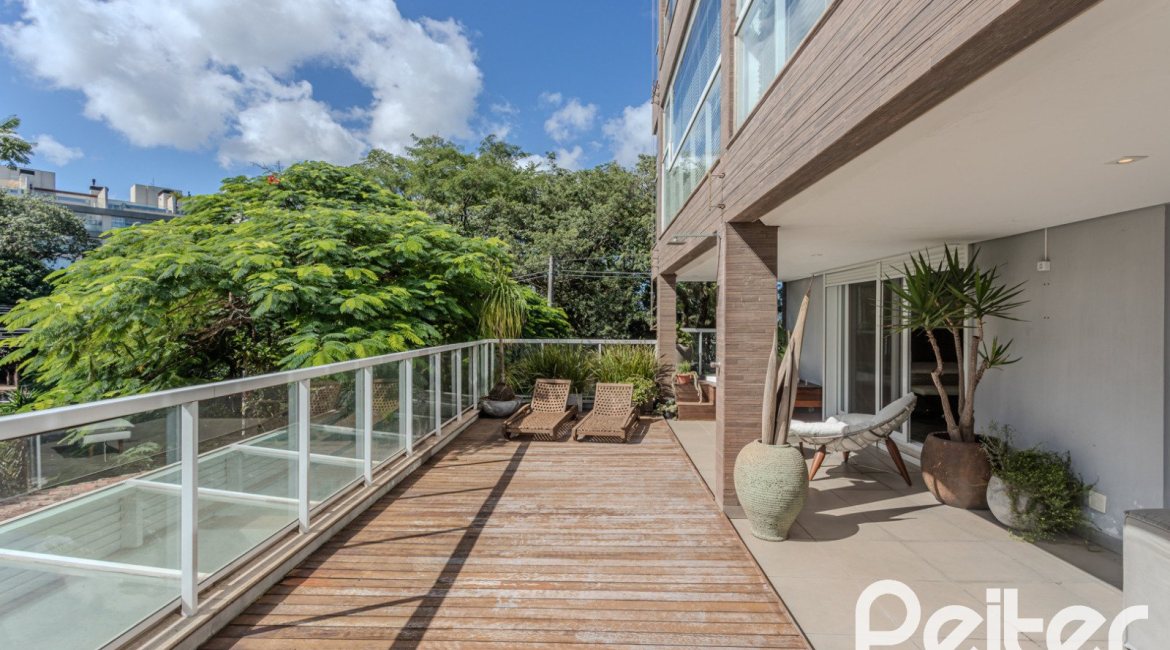 Apartamento à venda com 274m², 3 dormitórios, 3 suítes, 3 vagas, no bairro Cristal em Porto Alegre