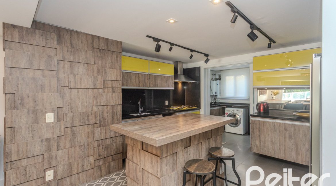 Apartamento à venda com 274m², 3 dormitórios, 3 suítes, 3 vagas, no bairro Cristal em Porto Alegre