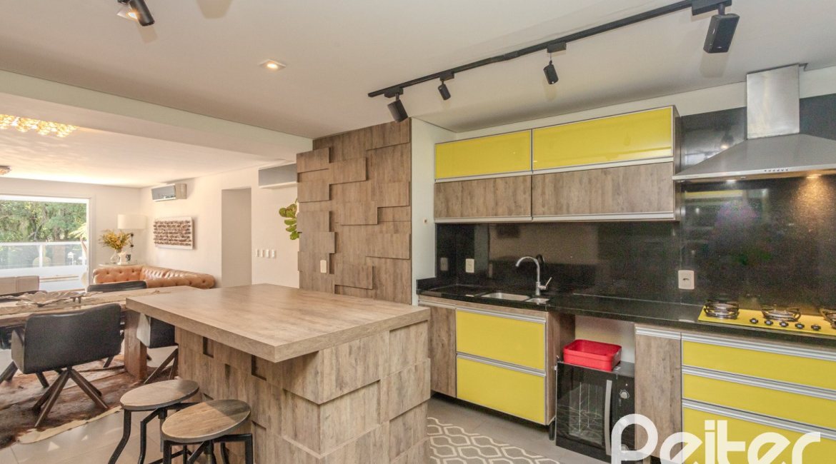 Apartamento à venda com 274m², 3 dormitórios, 3 suítes, 3 vagas, no bairro Cristal em Porto Alegre