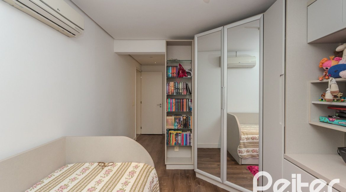 Apartamento à venda com 274m², 3 dormitórios, 3 suítes, 3 vagas, no bairro Cristal em Porto Alegre