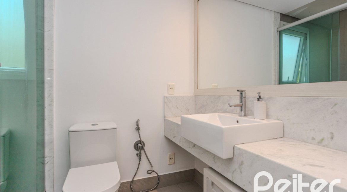 Apartamento à venda com 274m², 3 dormitórios, 3 suítes, 3 vagas, no bairro Cristal em Porto Alegre