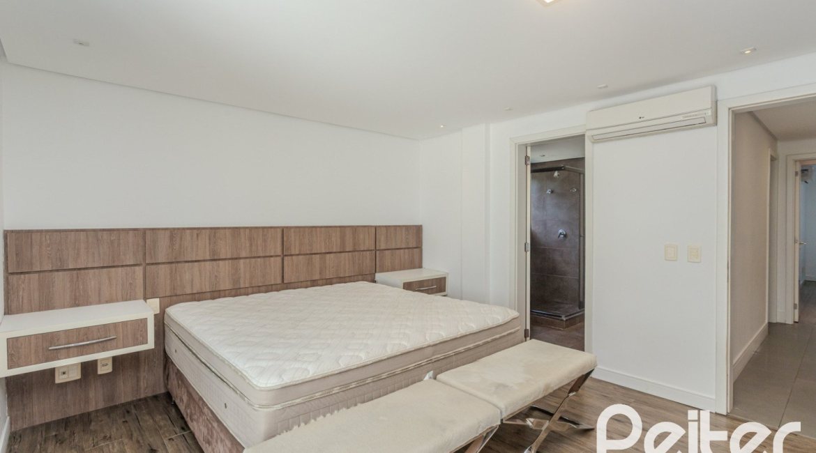 Apartamento à venda com 274m², 3 dormitórios, 3 suítes, 3 vagas, no bairro Cristal em Porto Alegre