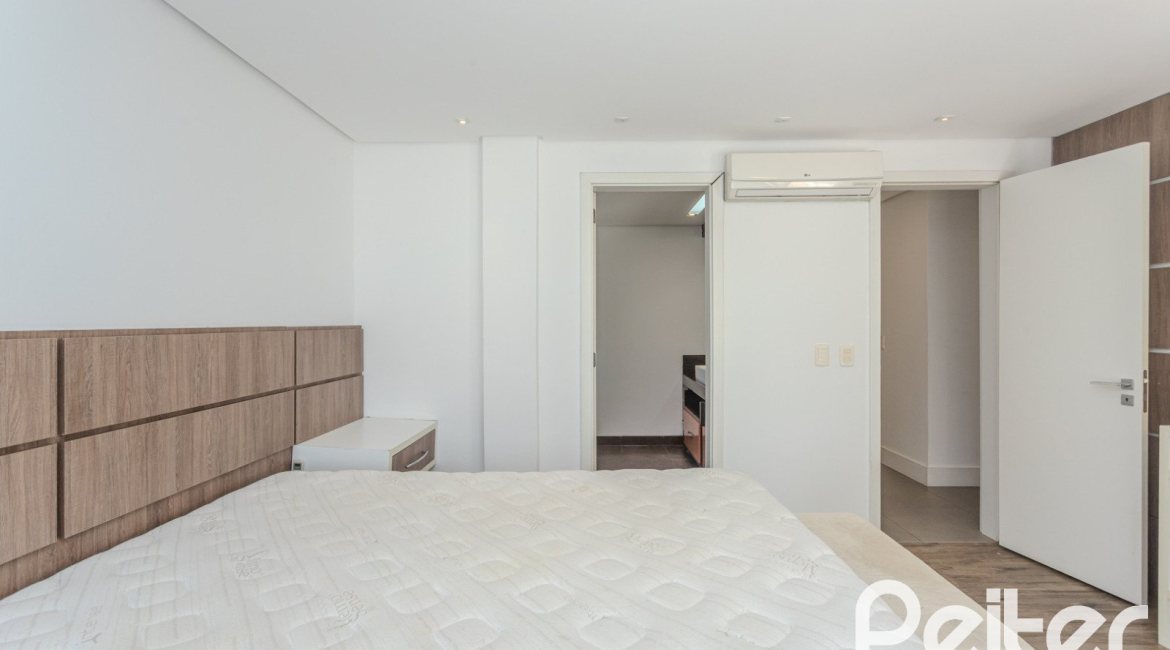 Apartamento à venda com 274m², 3 dormitórios, 3 suítes, 3 vagas, no bairro Cristal em Porto Alegre