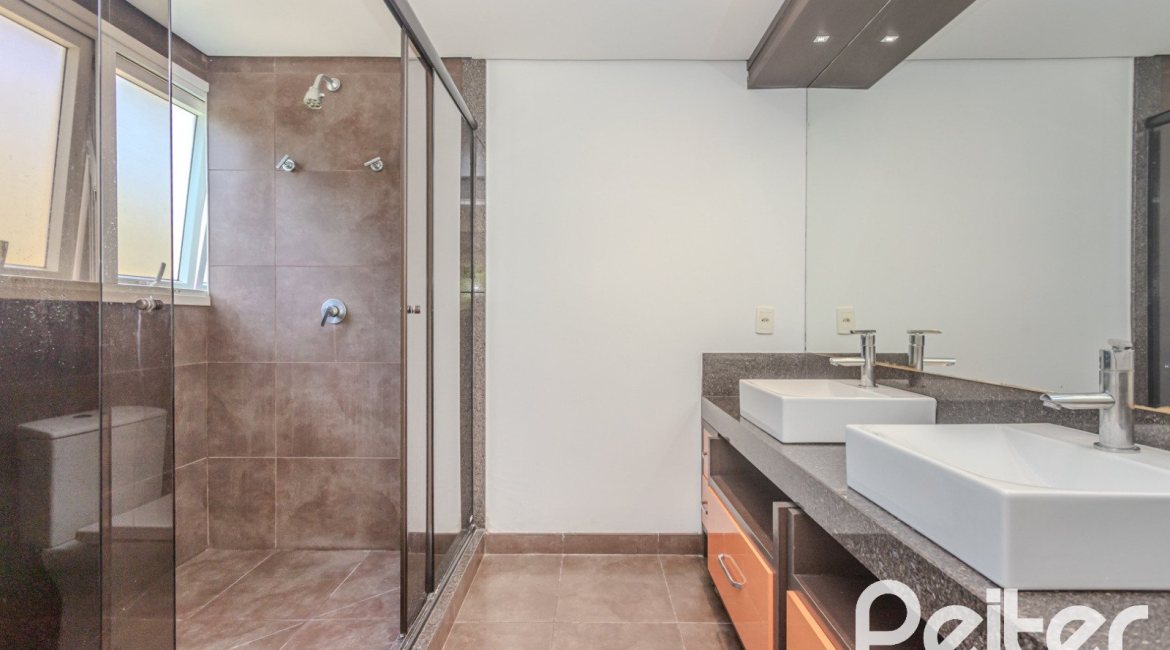 Apartamento à venda com 274m², 3 dormitórios, 3 suítes, 3 vagas, no bairro Cristal em Porto Alegre