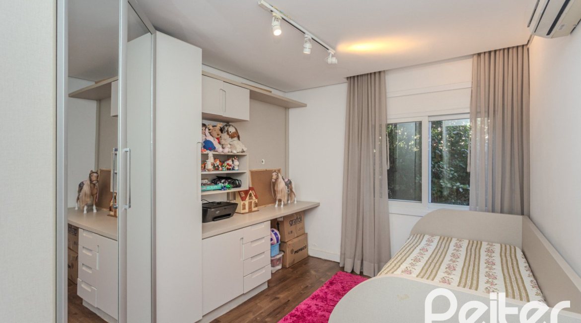 Apartamento à venda com 274m², 3 dormitórios, 3 suítes, 3 vagas, no bairro Cristal em Porto Alegre