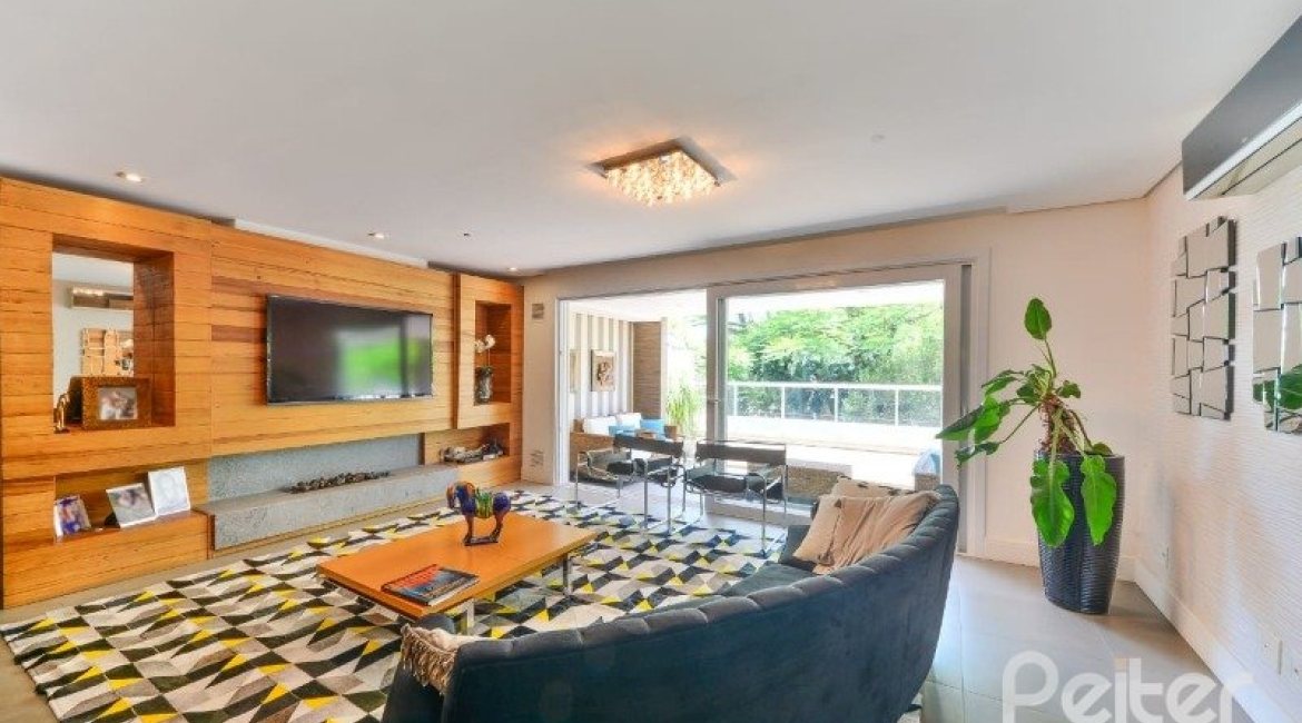 Apartamento à venda com 274m², 3 dormitórios, 3 suítes, 3 vagas, no bairro Cristal em Porto Alegre