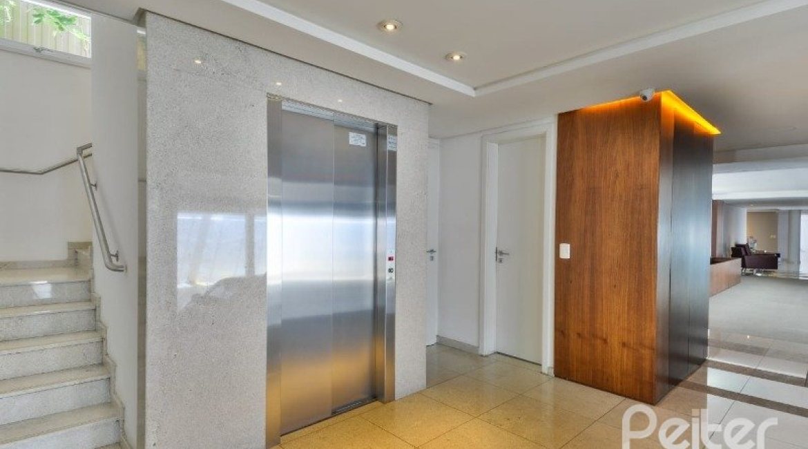 Apartamento à venda com 274m², 3 dormitórios, 3 suítes, 3 vagas, no bairro Cristal em Porto Alegre