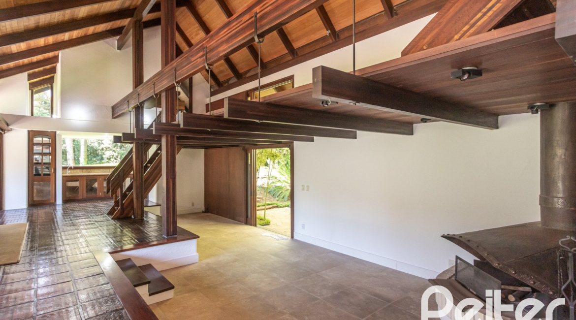 Casa em Condomínio à venda com 600m², 4 dormitórios, 4 suítes, 6 vagas, no bairro Cavalhada em PORTO ALEGRE