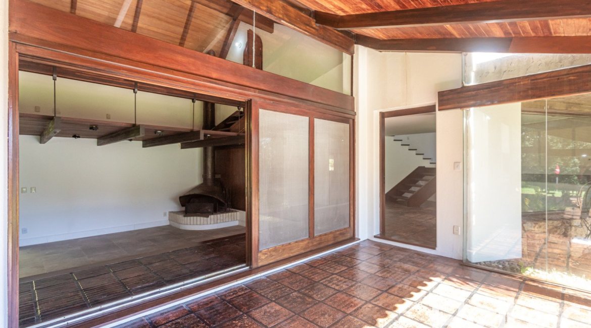 Casa em Condomínio à venda com 600m², 4 dormitórios, 4 suítes, 6 vagas, no bairro Cavalhada em PORTO ALEGRE