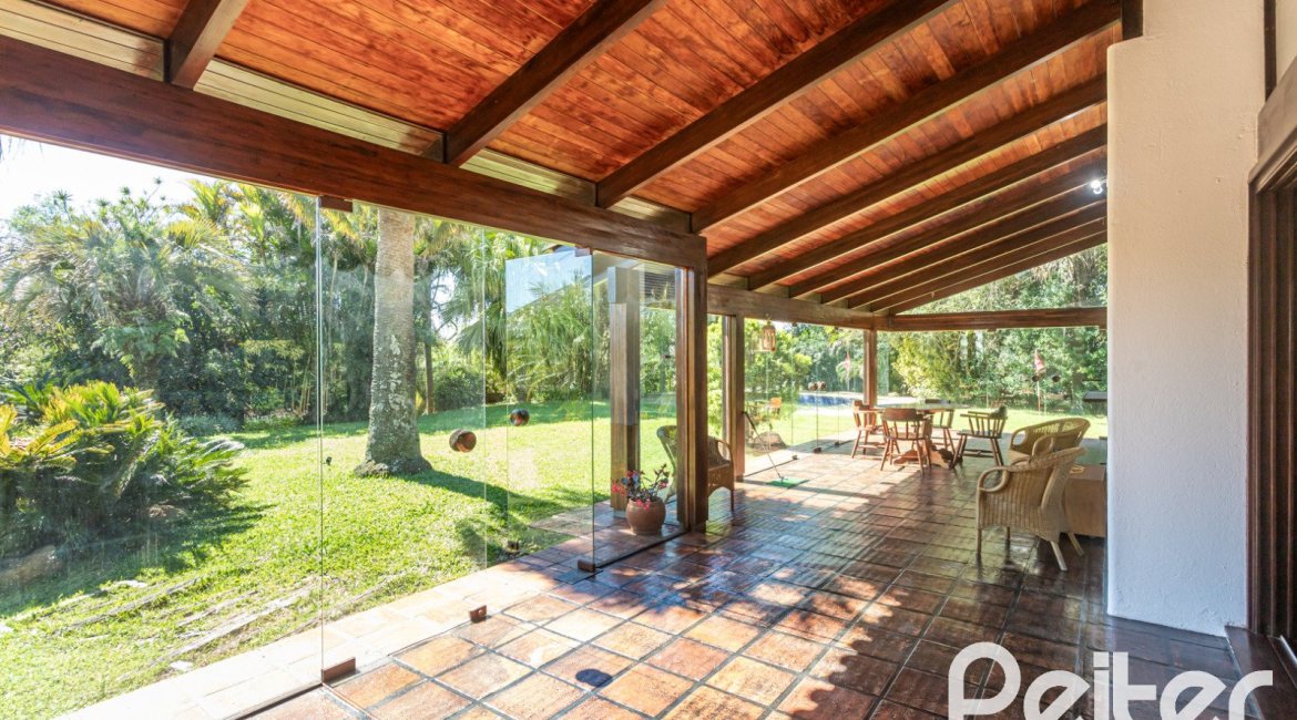 Casa em Condomínio à venda com 600m², 4 dormitórios, 4 suítes, 6 vagas, no bairro Cavalhada em PORTO ALEGRE