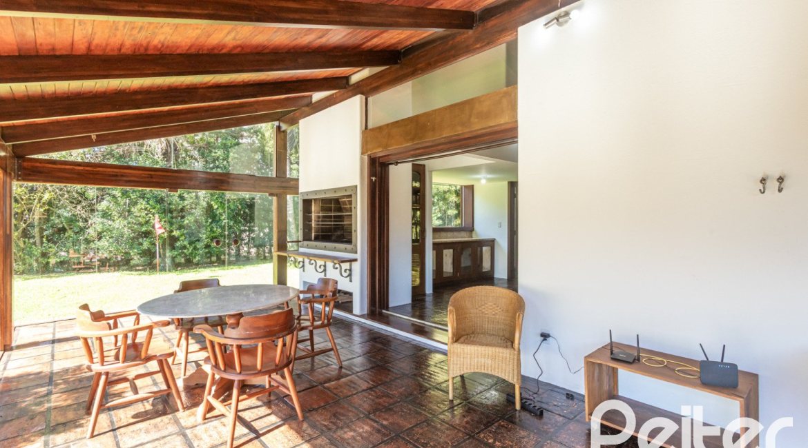 Casa em Condomínio à venda com 600m², 4 dormitórios, 4 suítes, 6 vagas, no bairro Cavalhada em PORTO ALEGRE