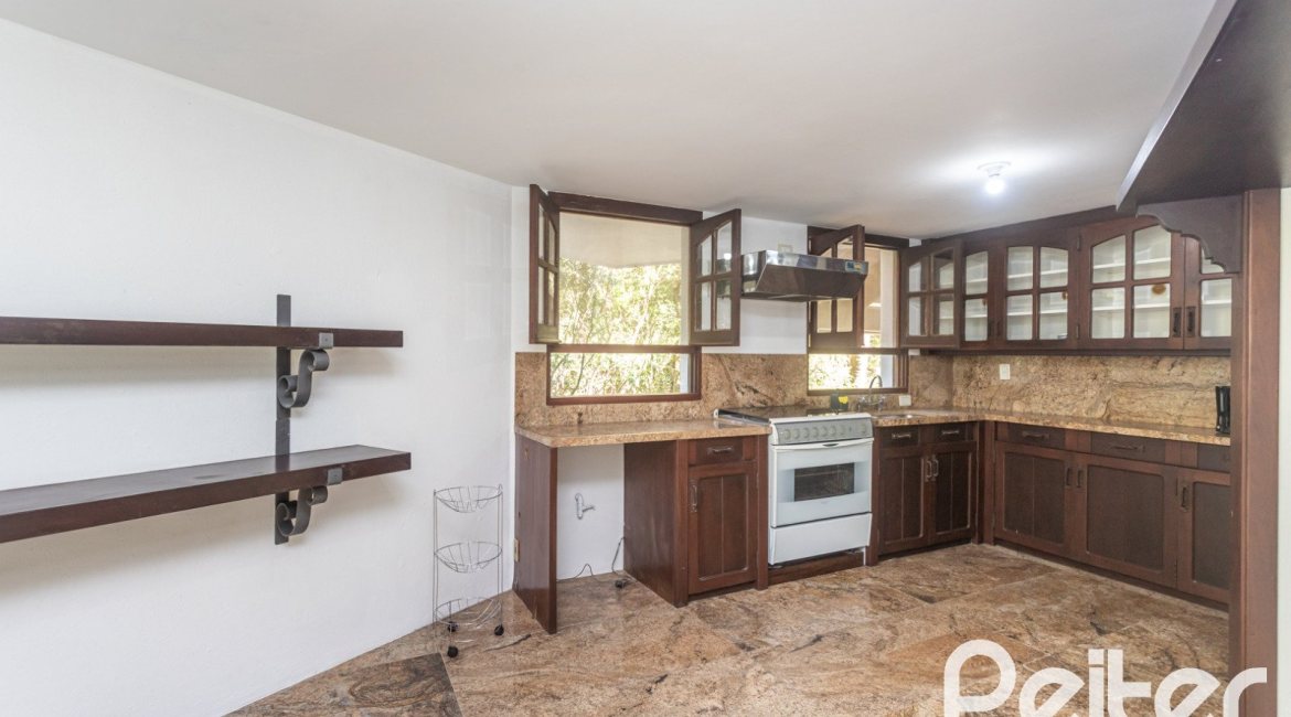 Casa em Condomínio à venda com 600m², 4 dormitórios, 4 suítes, 6 vagas, no bairro Cavalhada em PORTO ALEGRE