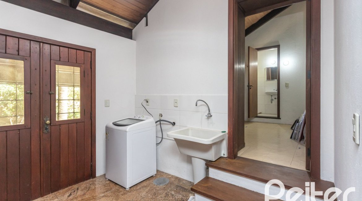 Casa em Condomínio à venda com 600m², 4 dormitórios, 4 suítes, 6 vagas, no bairro Cavalhada em PORTO ALEGRE