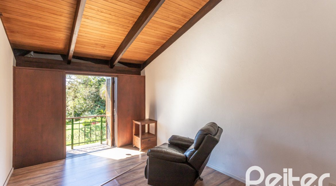 Casa em Condomínio à venda com 600m², 4 dormitórios, 4 suítes, 6 vagas, no bairro Cavalhada em PORTO ALEGRE