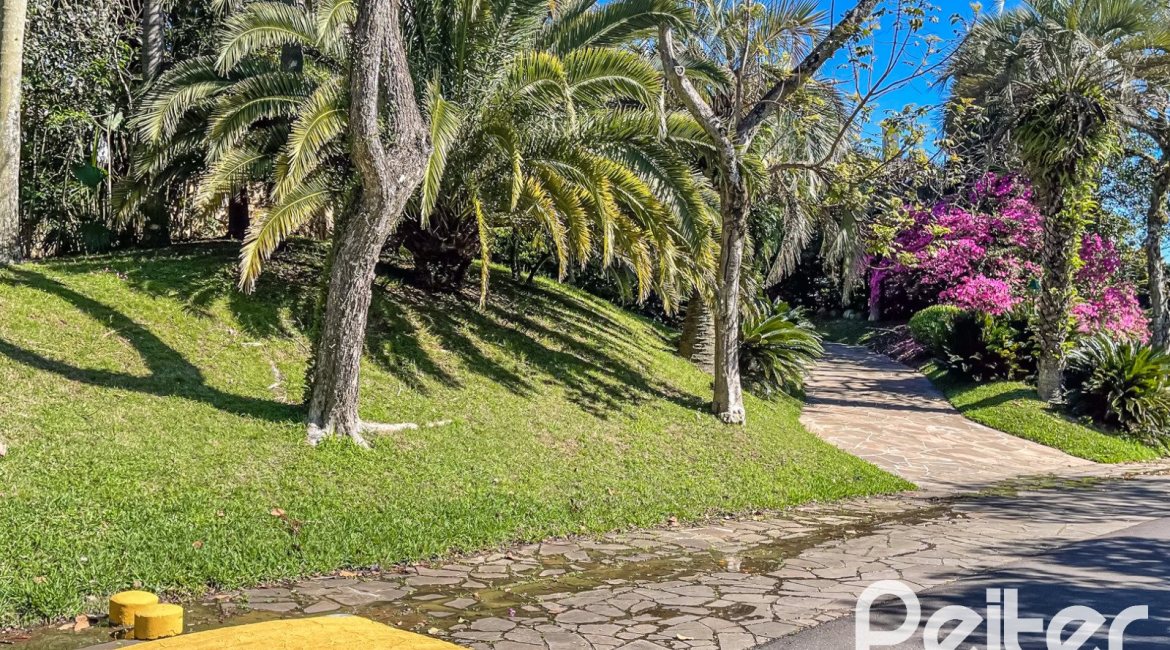Casa em Condomínio à venda com 600m², 4 dormitórios, 4 suítes, 6 vagas, no bairro Cavalhada em PORTO ALEGRE