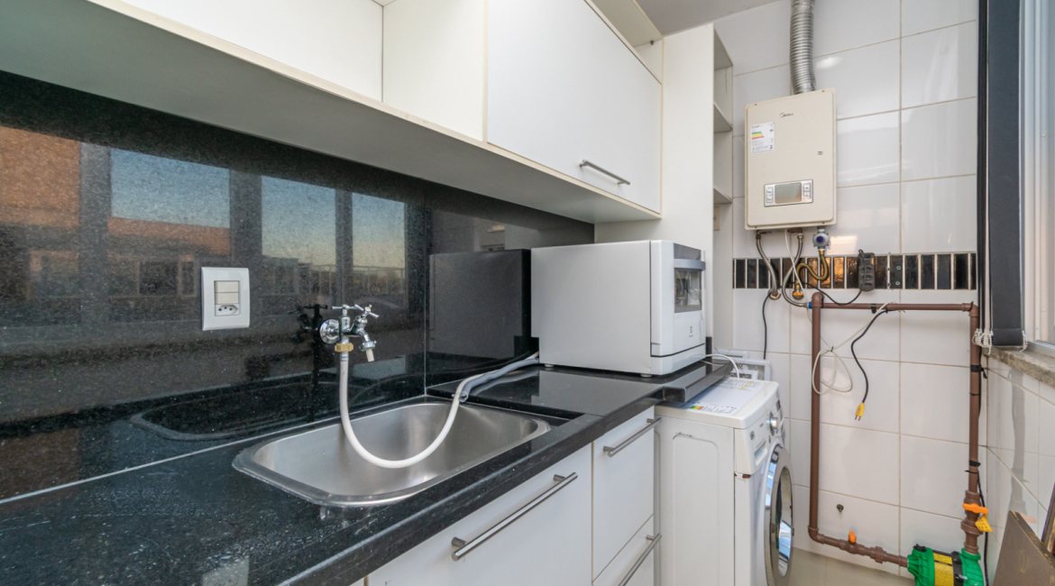 Cobertura à venda com 150m², 3 dormitórios, 1 suíte, 2 vagas, no bairro Tristeza em Porto Alegre