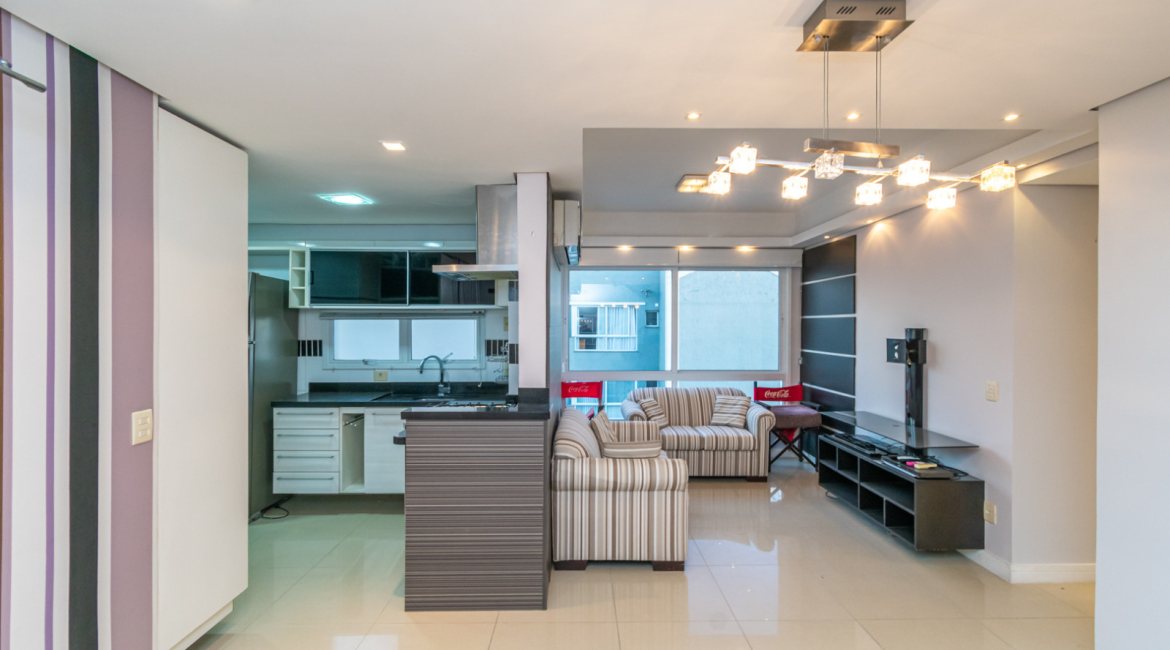 Cobertura à venda com 150m², 3 dormitórios, 1 suíte, 2 vagas, no bairro Tristeza em Porto Alegre