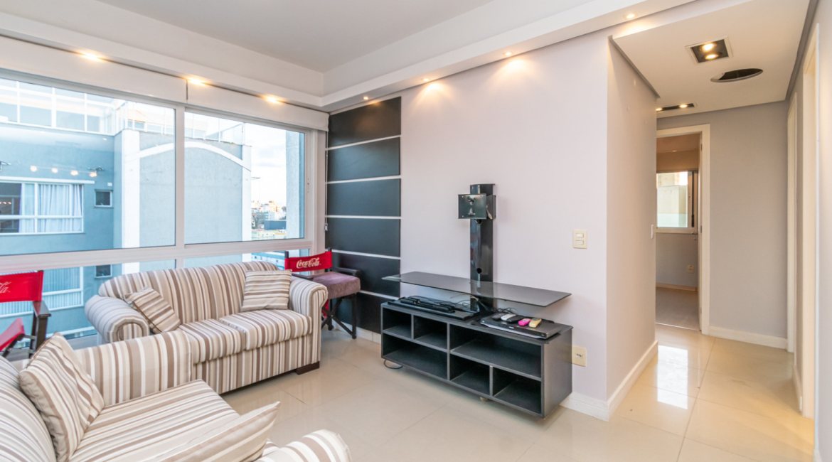 Cobertura à venda com 150m², 3 dormitórios, 1 suíte, 2 vagas, no bairro Tristeza em Porto Alegre