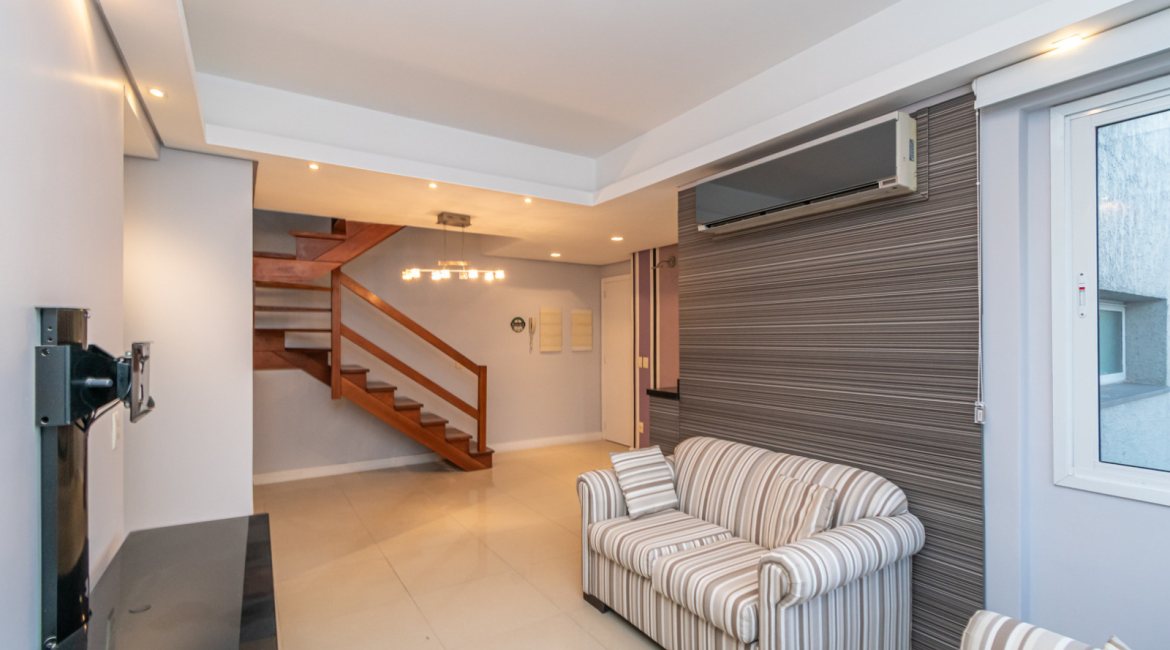 Cobertura à venda com 150m², 3 dormitórios, 1 suíte, 2 vagas, no bairro Tristeza em Porto Alegre