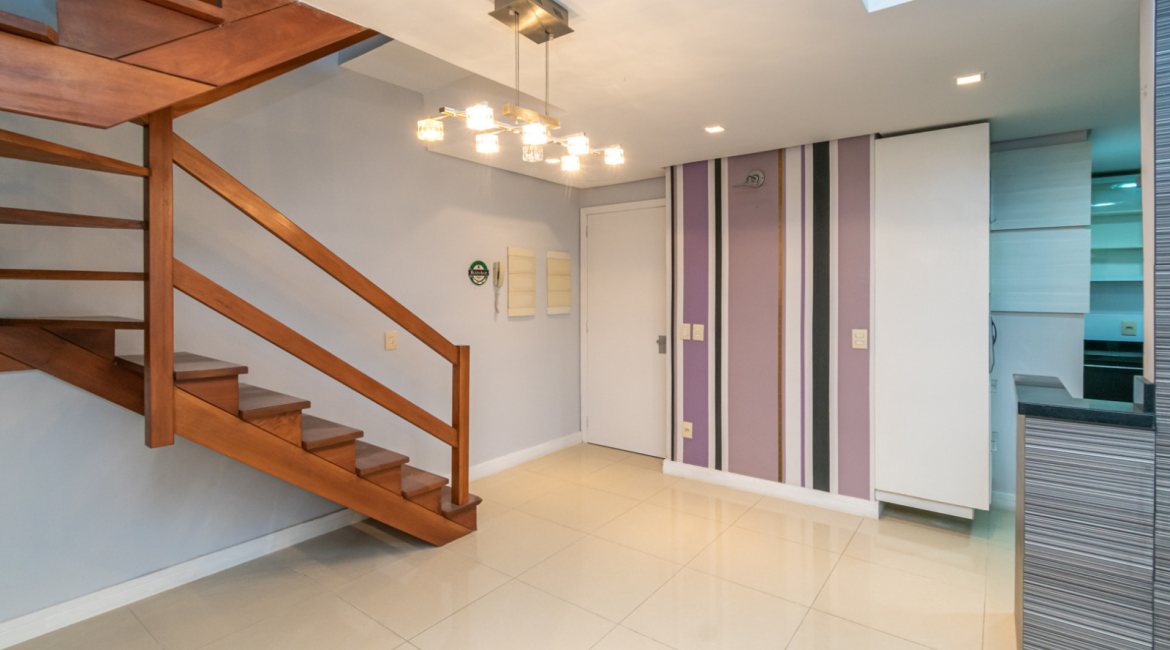 Cobertura à venda com 150m², 3 dormitórios, 1 suíte, 2 vagas, no bairro Tristeza em Porto Alegre