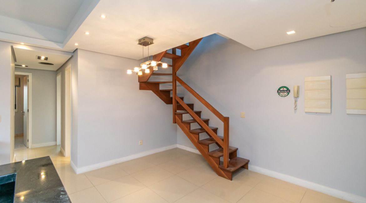 Cobertura à venda com 150m², 3 dormitórios, 1 suíte, 2 vagas, no bairro Tristeza em Porto Alegre