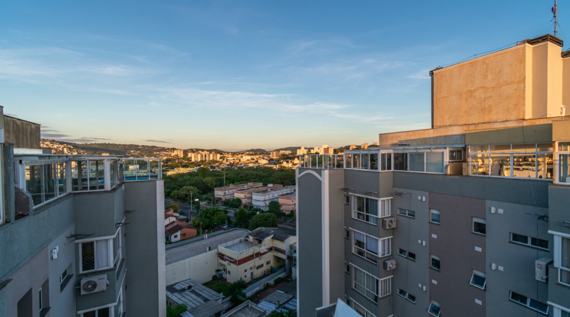 Cobertura à venda com 150m², 3 dormitórios, 1 suíte, 2 vagas, no bairro Tristeza em Porto Alegre