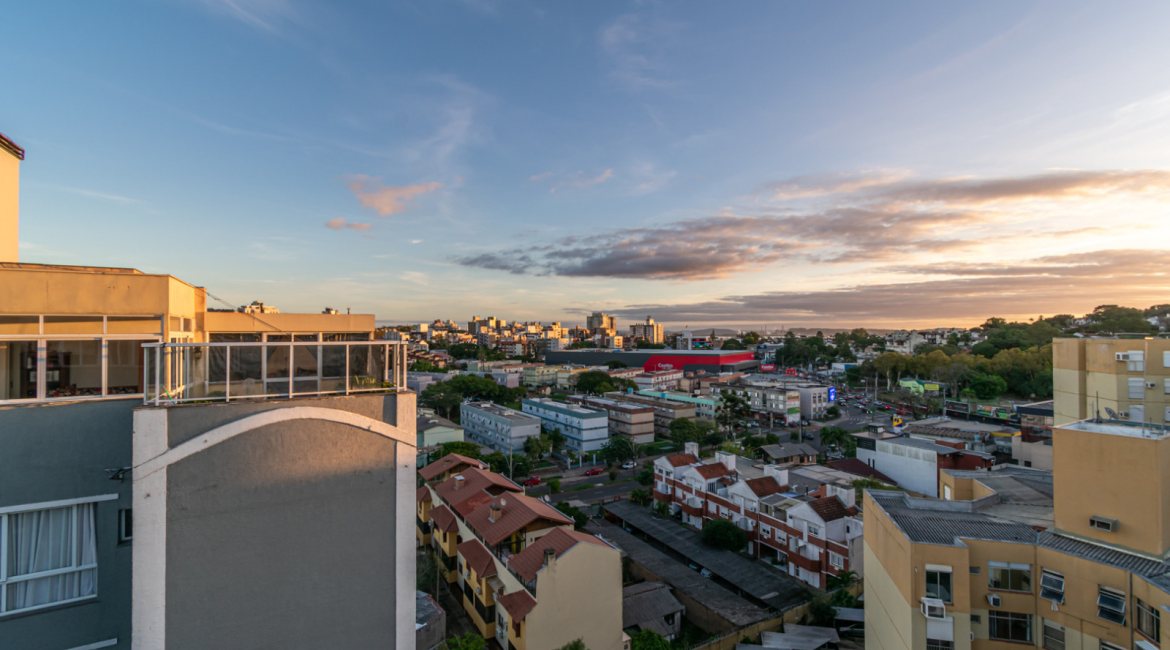 Cobertura à venda com 150m², 3 dormitórios, 1 suíte, 2 vagas, no bairro Tristeza em Porto Alegre