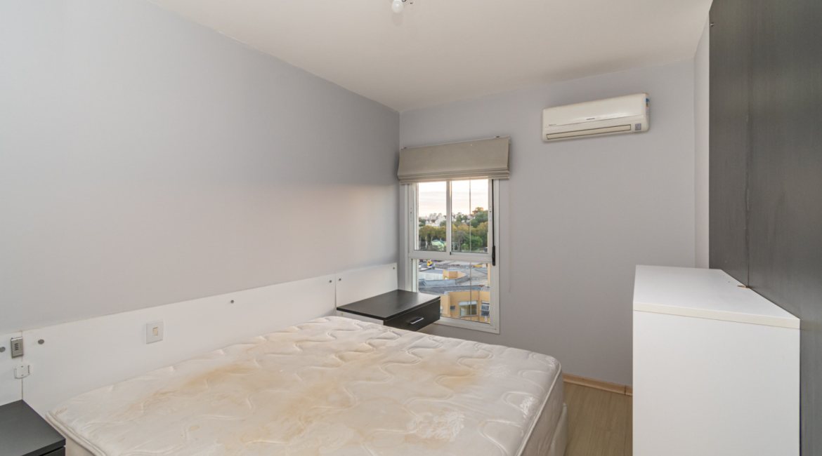 Cobertura à venda com 150m², 3 dormitórios, 1 suíte, 2 vagas, no bairro Tristeza em Porto Alegre