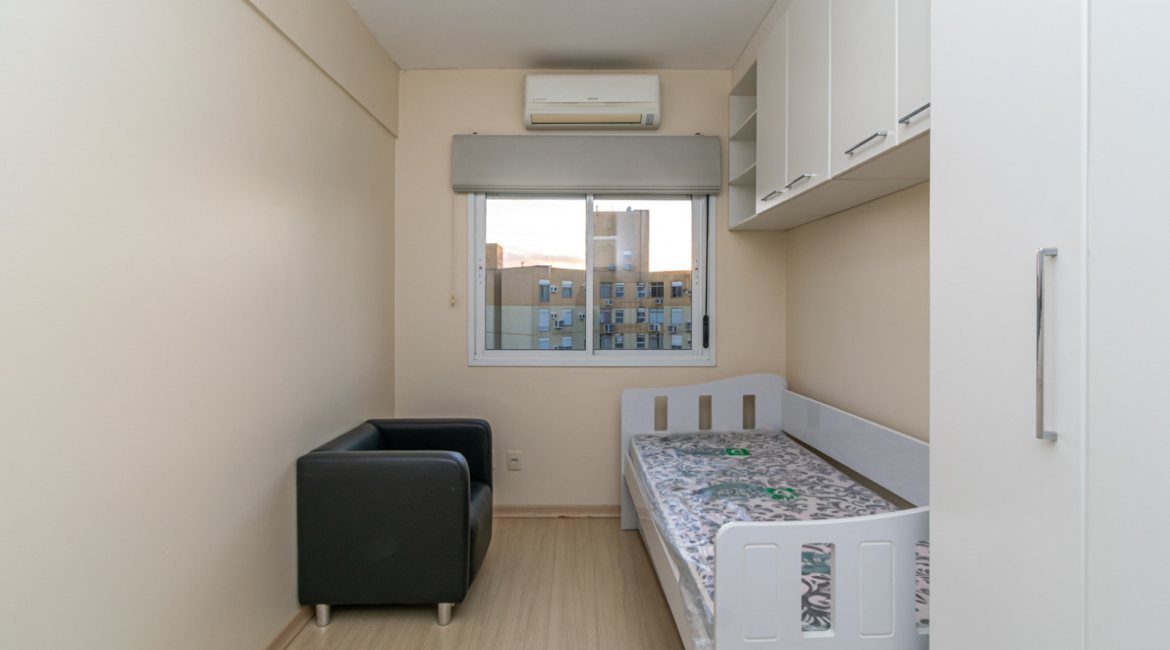 Cobertura à venda com 150m², 3 dormitórios, 1 suíte, 2 vagas, no bairro Tristeza em Porto Alegre