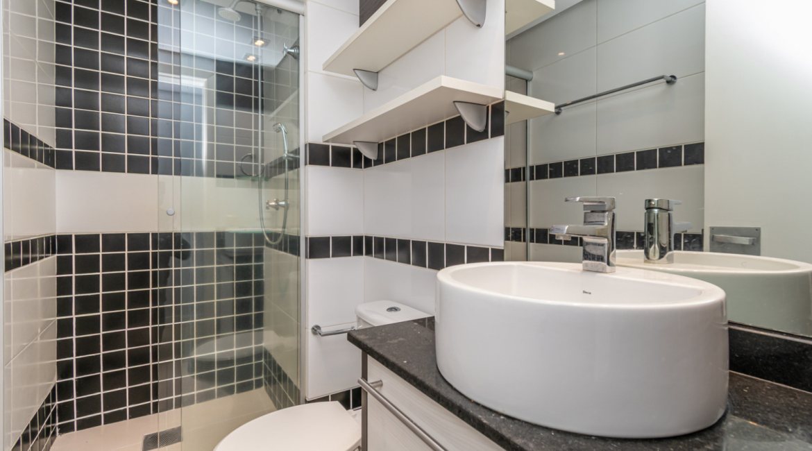 Cobertura à venda com 150m², 3 dormitórios, 1 suíte, 2 vagas, no bairro Tristeza em Porto Alegre