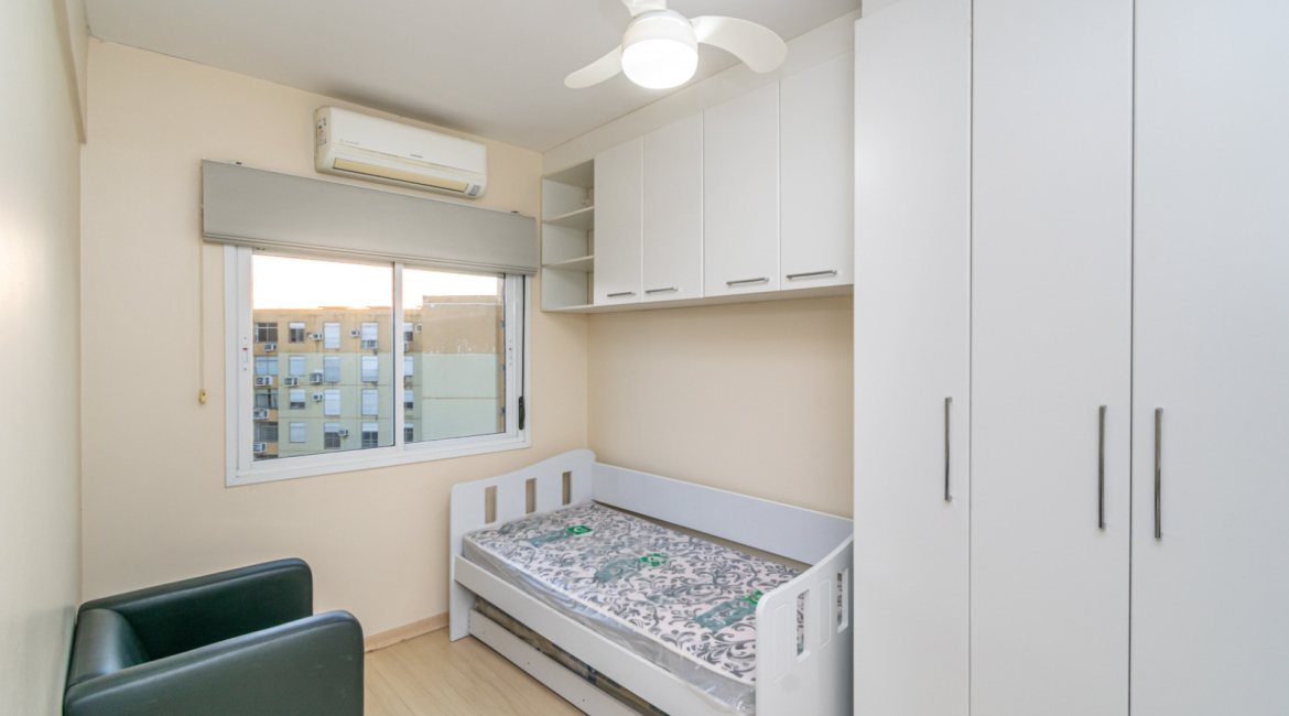 Cobertura à venda com 150m², 3 dormitórios, 1 suíte, 2 vagas, no bairro Tristeza em Porto Alegre