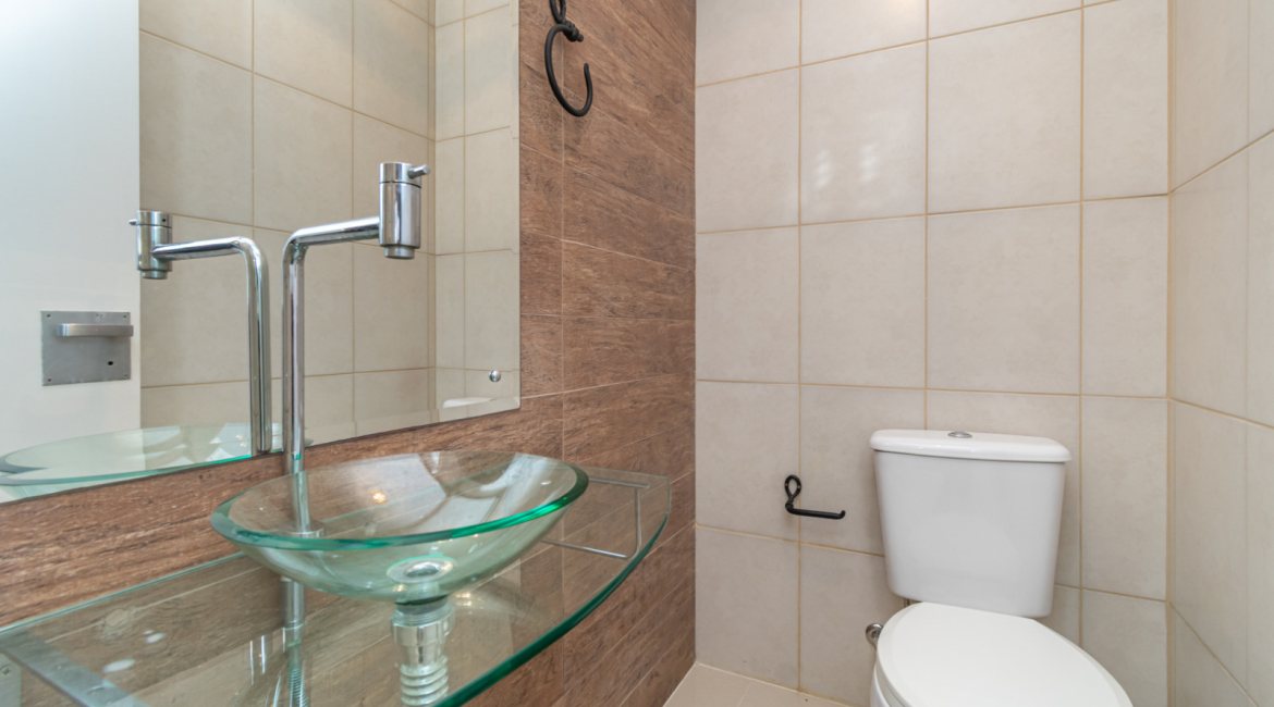 Cobertura à venda com 150m², 3 dormitórios, 1 suíte, 2 vagas, no bairro Tristeza em Porto Alegre