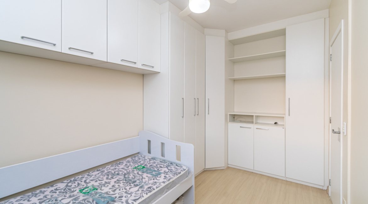 Cobertura à venda com 150m², 3 dormitórios, 1 suíte, 2 vagas, no bairro Tristeza em Porto Alegre