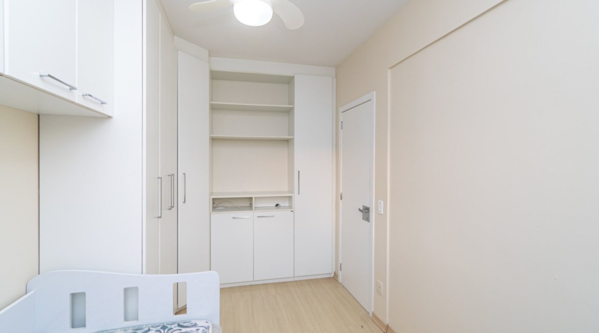 Cobertura à venda com 150m², 3 dormitórios, 1 suíte, 2 vagas, no bairro Tristeza em Porto Alegre