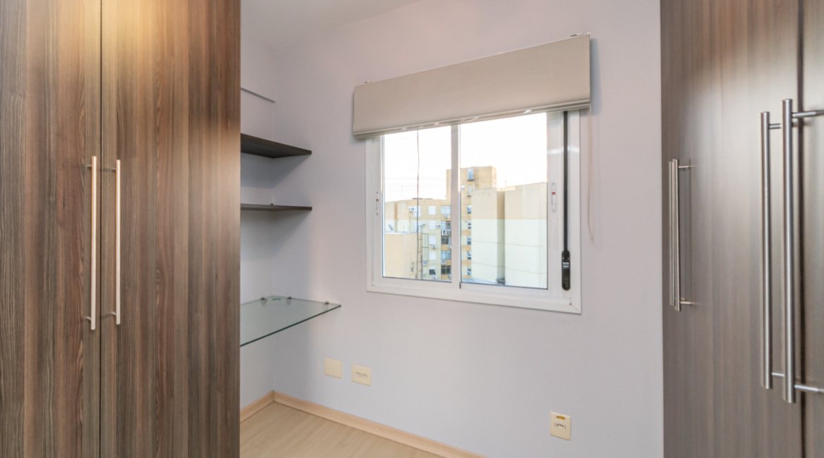 Cobertura à venda com 150m², 3 dormitórios, 1 suíte, 2 vagas, no bairro Tristeza em Porto Alegre