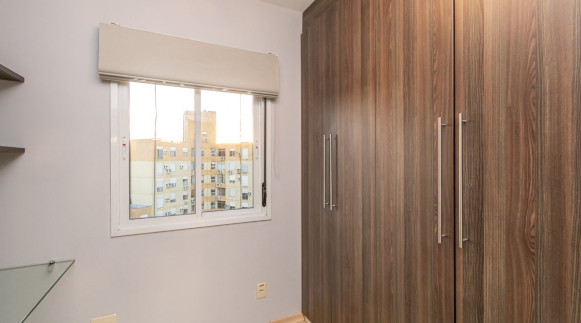 Cobertura à venda com 150m², 3 dormitórios, 1 suíte, 2 vagas, no bairro Tristeza em Porto Alegre