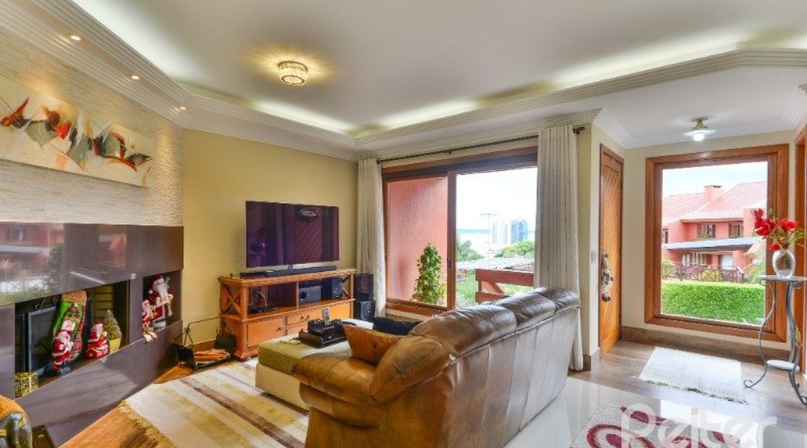 Casa em Condomínio à venda com 382m², 4 dormitórios, 1 suíte, 3 vagas, no bairro Cristal em PORTO ALEGRE