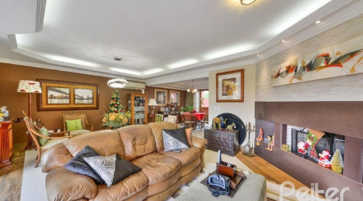 Casa em Condomínio à venda com 382m², 4 dormitórios, 1 suíte, 3 vagas, no bairro Cristal em PORTO ALEGRE