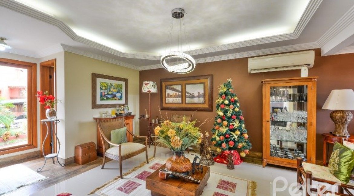 Casa em Condomínio à venda com 382m², 4 dormitórios, 1 suíte, 3 vagas, no bairro Cristal em PORTO ALEGRE